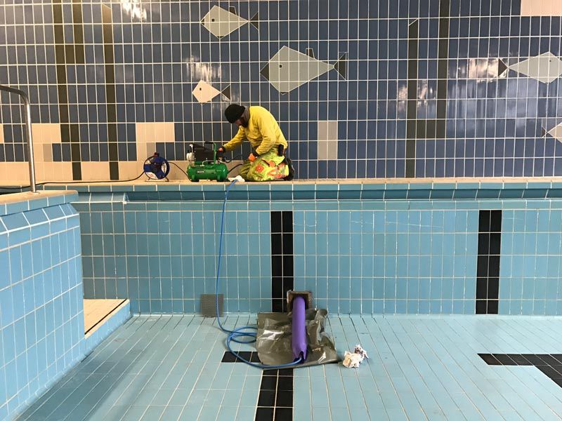 reperatur schwimmbad abdichten