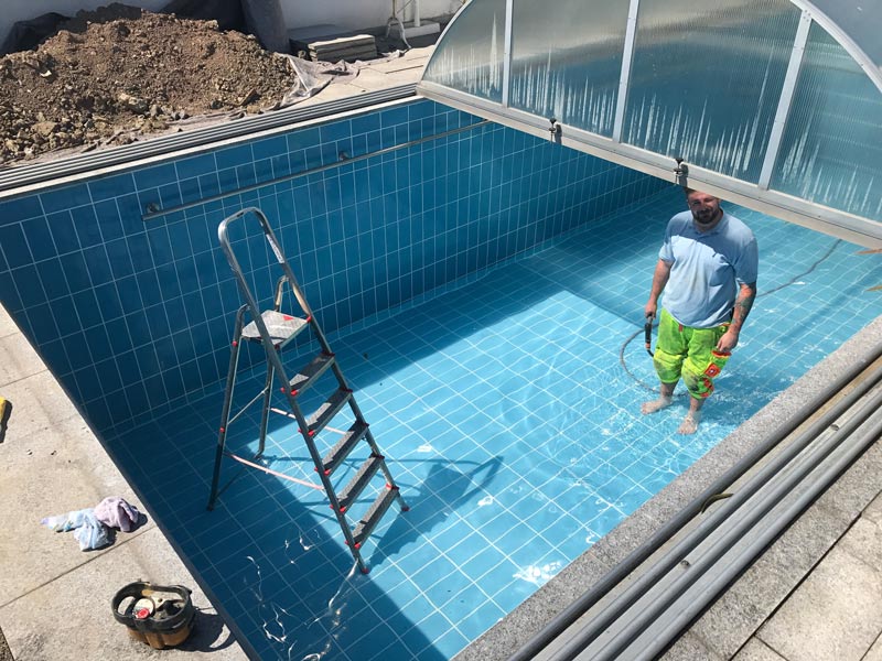 becken abdichten bei der sanierung eines schwimmbads