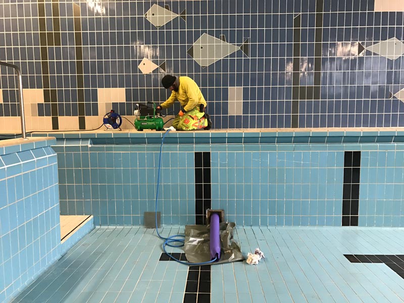 reperatur schwimmbad abdichten