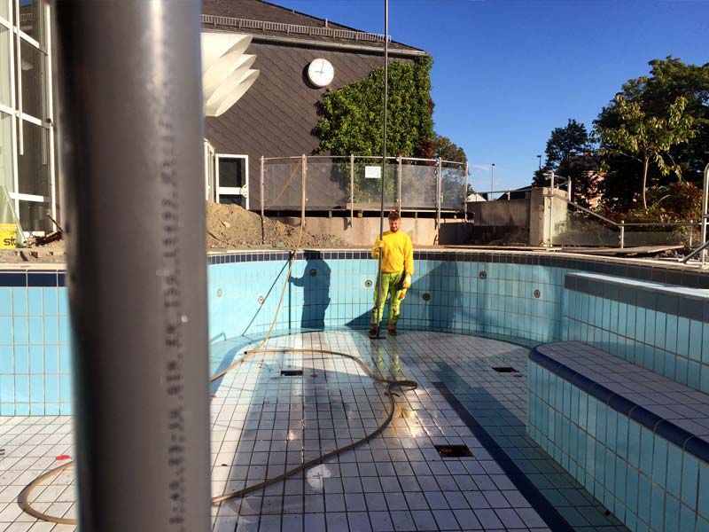 Sanierung durch Kunstharze von Rohren im erdreich